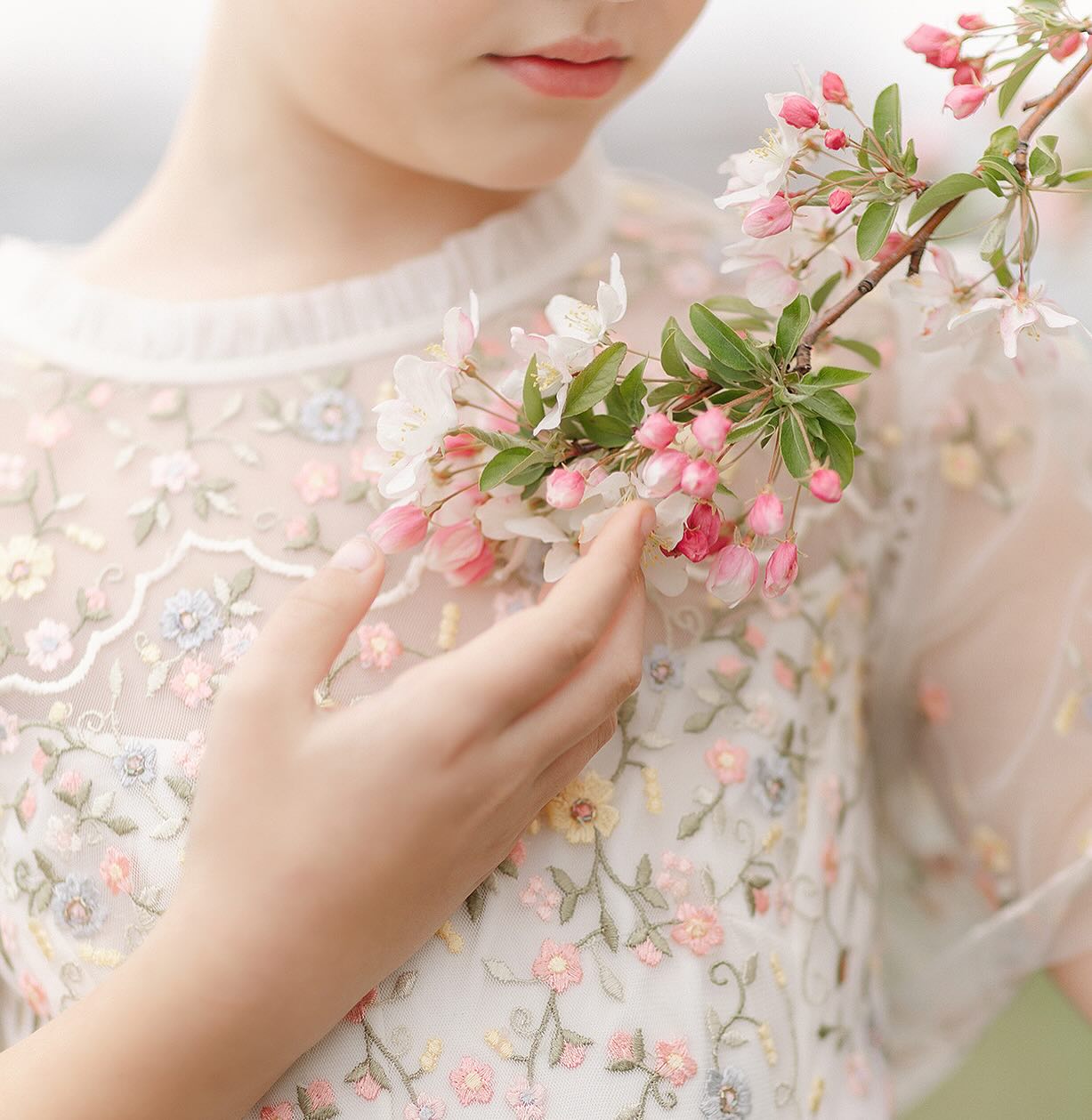 Light and Airy Presets Pack – Gói 08 Tone Màu Thanh Thoát Hoàn Hảo Dành Cho NAG Ảnh Cưới và Chân Dung Theo Phong Cách Light & Airy (xmp/acr) V33W95 6 nencyha.com light and airy presets 5