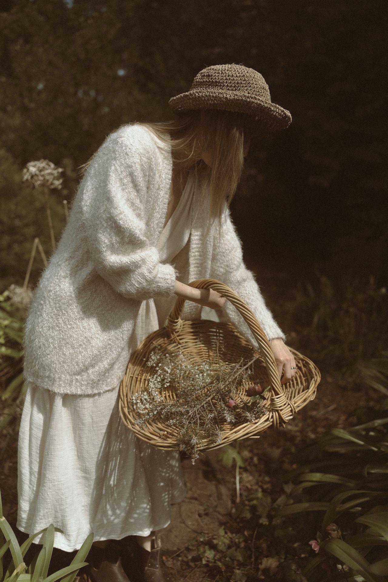 Gói Preset 13 Tone Màu Mang Đến Cảm Xúc Cho Bức Ảnh Của Bạn (xmp/acr) C45B38 3 goi preset 13 tone mau mang den cam xuc cho buc anh cua ban 1