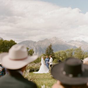 G-Presets - Brady Bates – Gói Preset Mang Màu Sắc Mềm Mại Quyến Rũ và Điện Ảnh (xmp/acr) L58V23 13 g presets brady bates goi preset mang mau sac mem mai quyen ru va dien anh 3