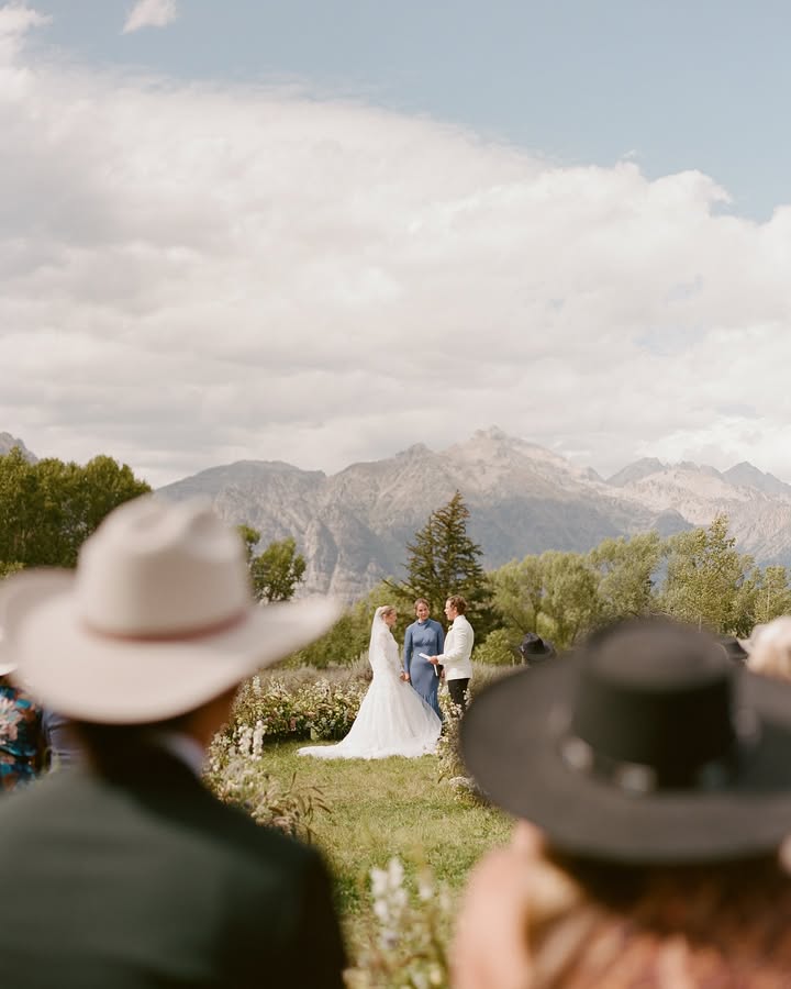 G-Presets - Brady Bates – Gói Preset Mang Màu Sắc Mềm Mại Quyến Rũ và Điện Ảnh (xmp/acr) L58V23 5 g presets brady bates goi preset mang mau sac mem mai quyen ru va dien anh 3