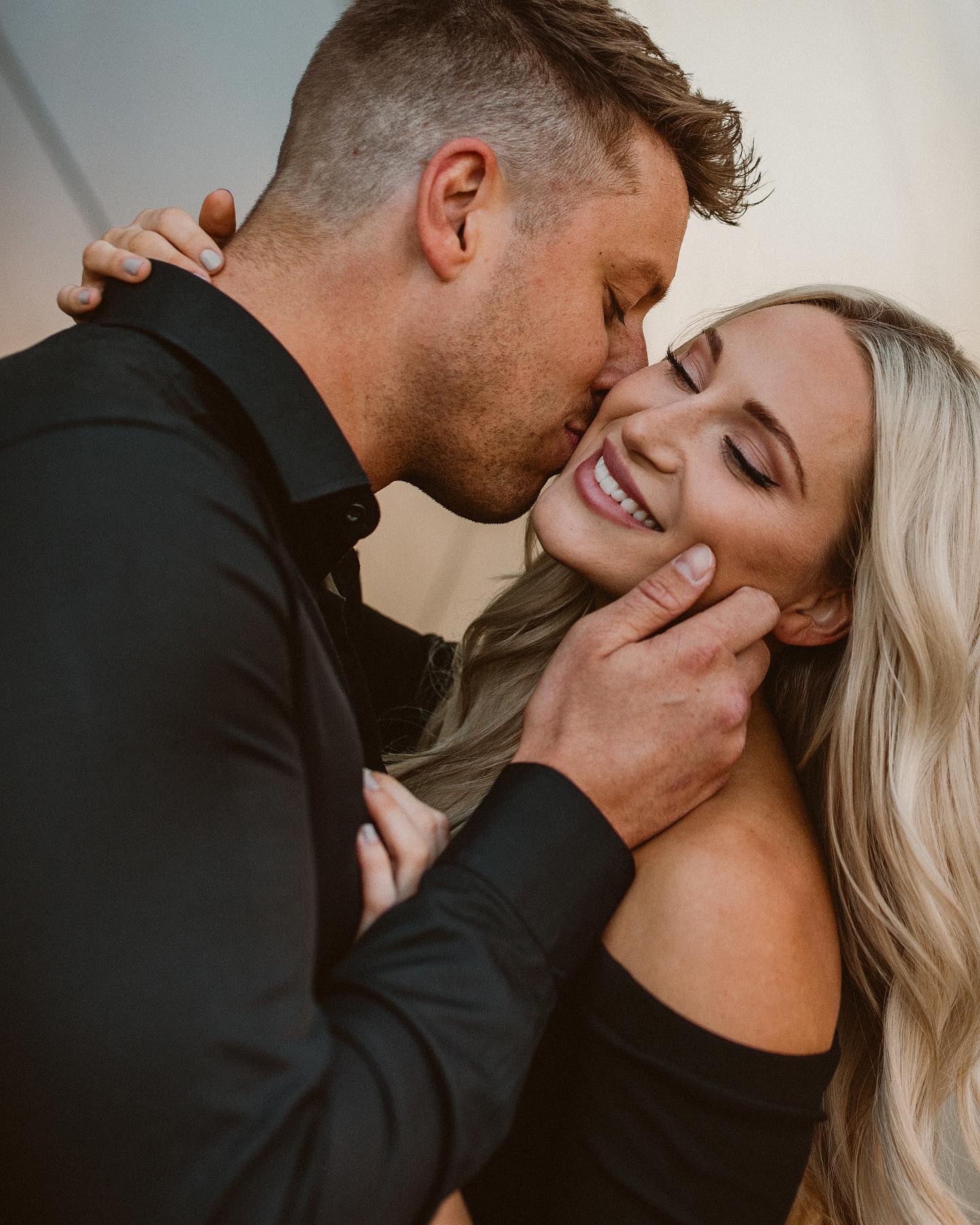 G-Presets Collaboration - Olivia Markle Presets – Gói Presets Mang Tone Màu Ấm Áp Cổ Điển Với Ánh Sáng Sắc Nét và Mạnh (xmp/acr, mp4) L58V97 2 g presets collaboration olivia markle presets goi presets mang tone mau am ap co dien voi anh sang sac net va manh 0