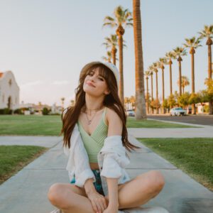 G-Presets Collaboration - Olivia Markle Presets – Gói Presets Mang Tone Màu Ấm Áp Cổ Điển Với Ánh Sáng Sắc Nét và Mạnh (xmp/acr, mp4) L58V97 10 g presets collaboration olivia markle presets goi presets mang tone mau am ap co dien voi anh sang sac net va manh 2