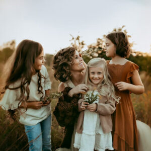 Annie Nelson - The Annie Preset + Brush Collection w/ Editing Guide – Bộ sưu tập cọ + Preset Kèm Hướng Dẫn Của Annie (xmp/acr, lr, mp4) C73X57