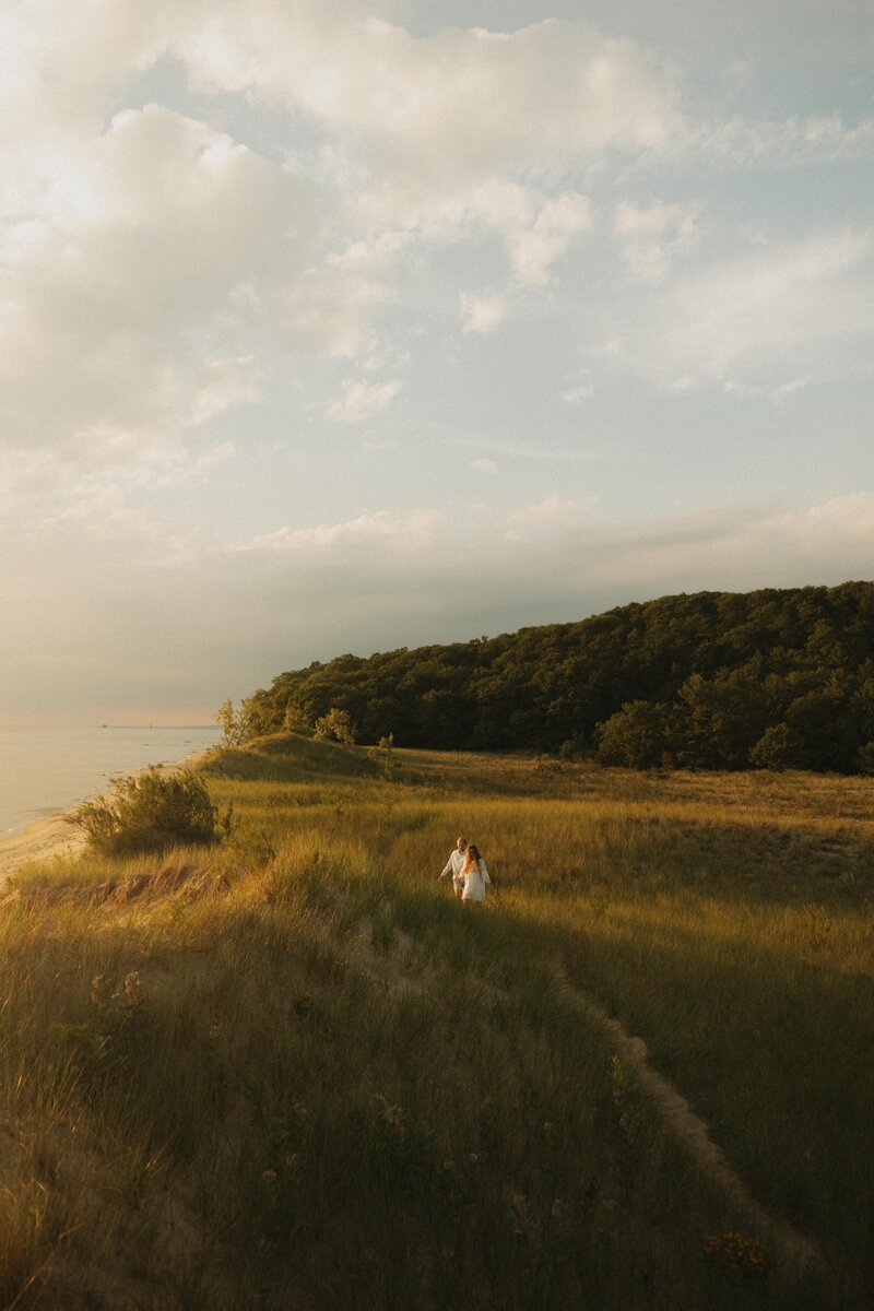 Nathan Chanksi - Amber – Gói Presets Mang Màu Film Hoài Cổ và Điện Ảnh (xmp/acr, lr, dng) L64B80 2 nathan chanksi amber goi presets mang mau film hoai co va dien anh