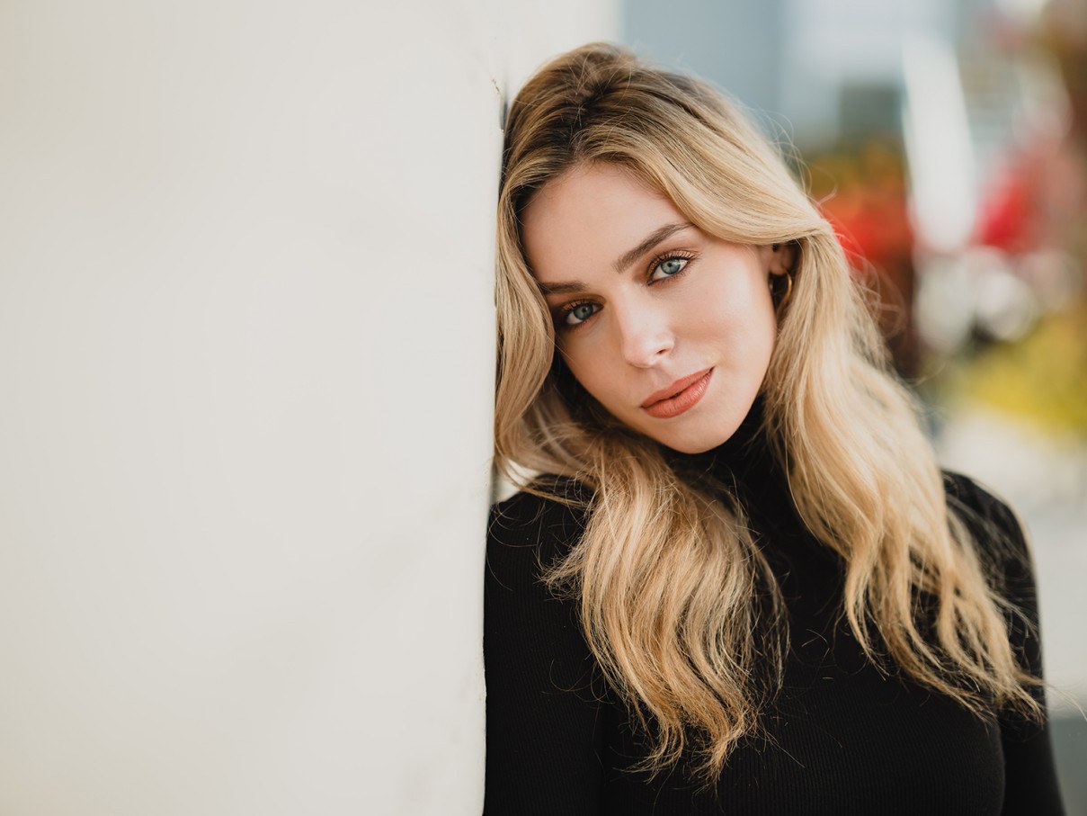 DVLOP - Radiant Lightroom Presets by Visual Flow 2025 – Bộ sưu tập Preset màu điện ảnh ấm áp và mạnh mẽ (xmp/acr, lr) A81X21 4 dvlop radiant lightroom presets by visual flow 2025 bo suu tap preset mau dien anh am ap va manh me 2