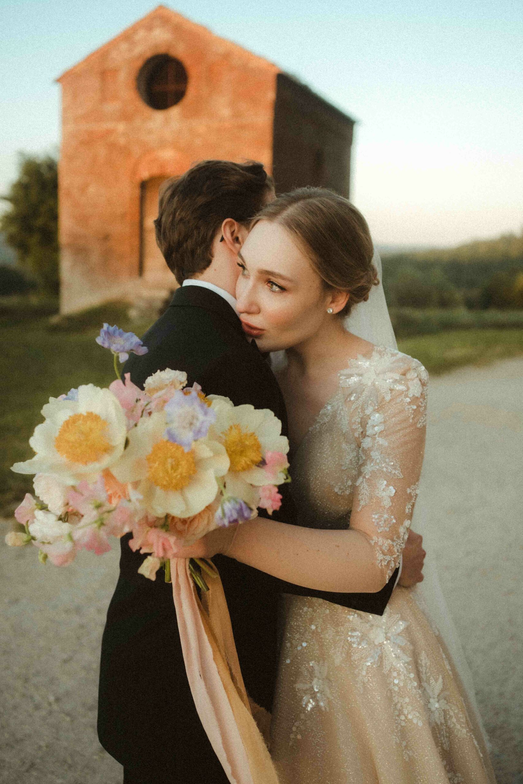 Kreativ Wedding - KWP06 Signature Pack 2023 – Bộ sưu tập Preset màu Film phong cách analog cổ điển dành cho Nhiếp ảnh Cưới (xmp/acr, dng) A82T70 1 Kreativ Wedding - KWP06 Signature Pack 2023 – Bộ sưu tập Preset màu Film phong cách analog cổ điển dành cho Nhiếp ảnh Cưới (xmp/acr, dng) A82T70