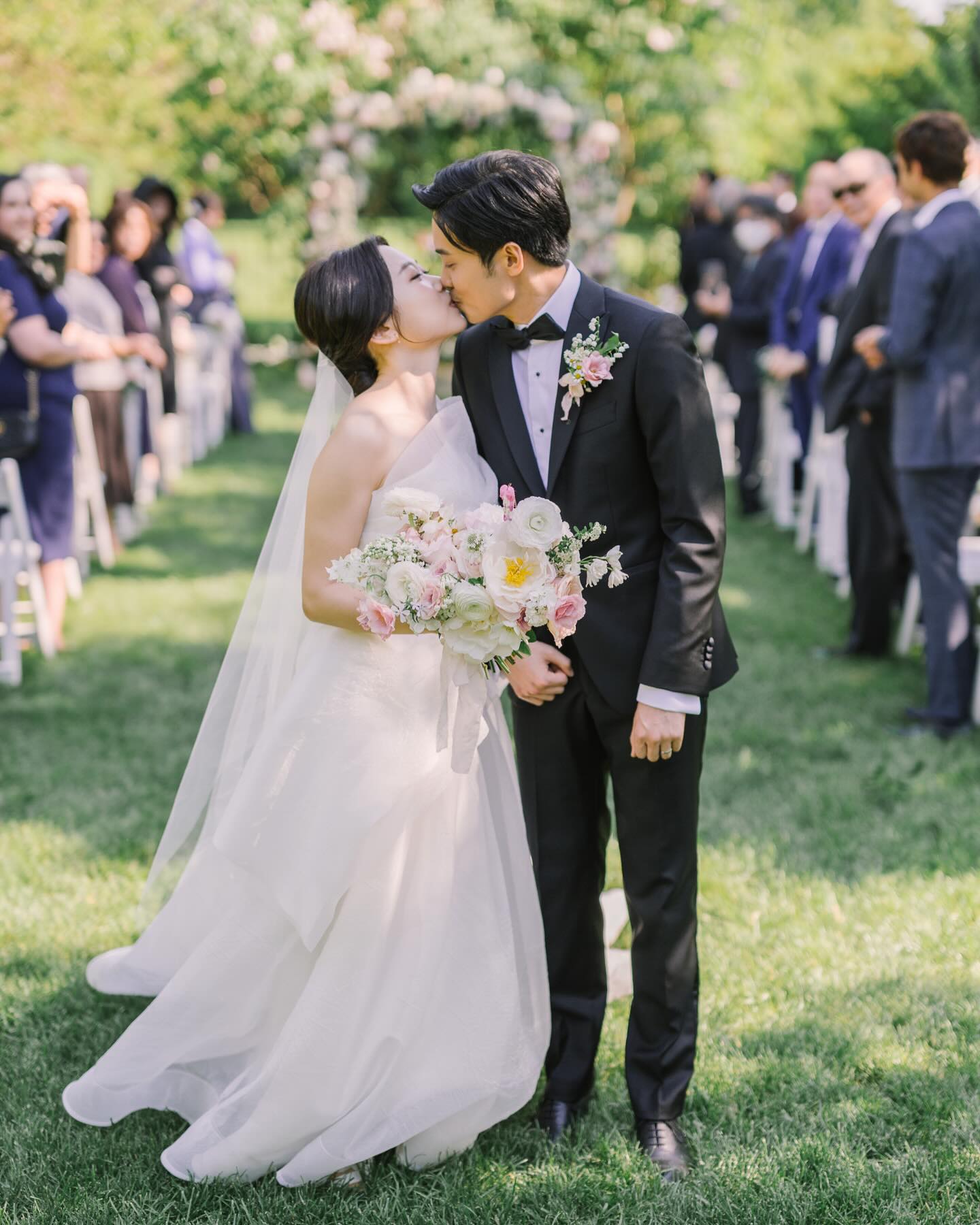 Luke Cleland - Light & Airy Preset – Bộ sưu tập Preset màu fine art nhẹ nhàng trong trẻo 2025 (xmp/acr) K80T73 4 luke cleland light airy preset bo suu tap preset profiles mau fine art nhe nhang trong treo2