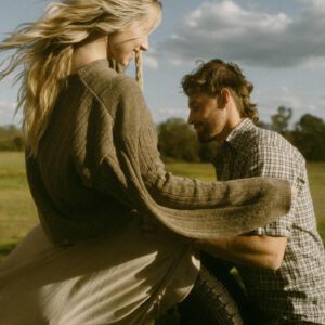 Aslyn Lee - Poppy Presets Complete Pack – Bộ sưu tập Presets màu ấm cúng sống động và thanh lịch (xmp/acr) D87V25 27 poppy presets 4