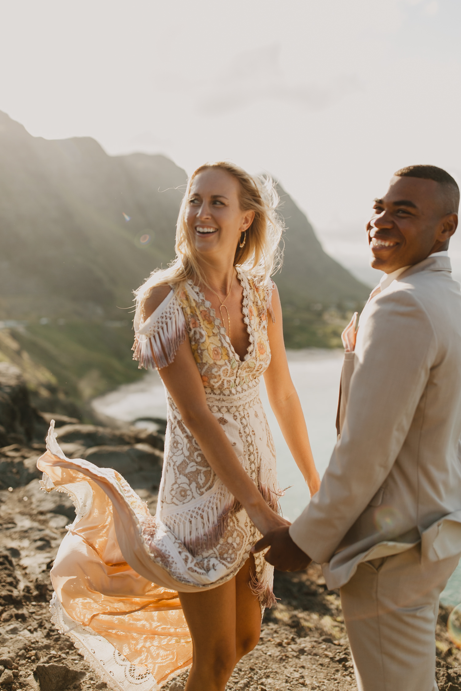 G-Presets - Grace Troutman - Golden — Bộ sưu tập preset màu vàng óng ấm áp tinh tế và mềm mại (xmp/acr, mp4) M101V28 9 g presets grace troutman golden bo suu tap preset mau vang ong am ap tinh te va mem mai 7