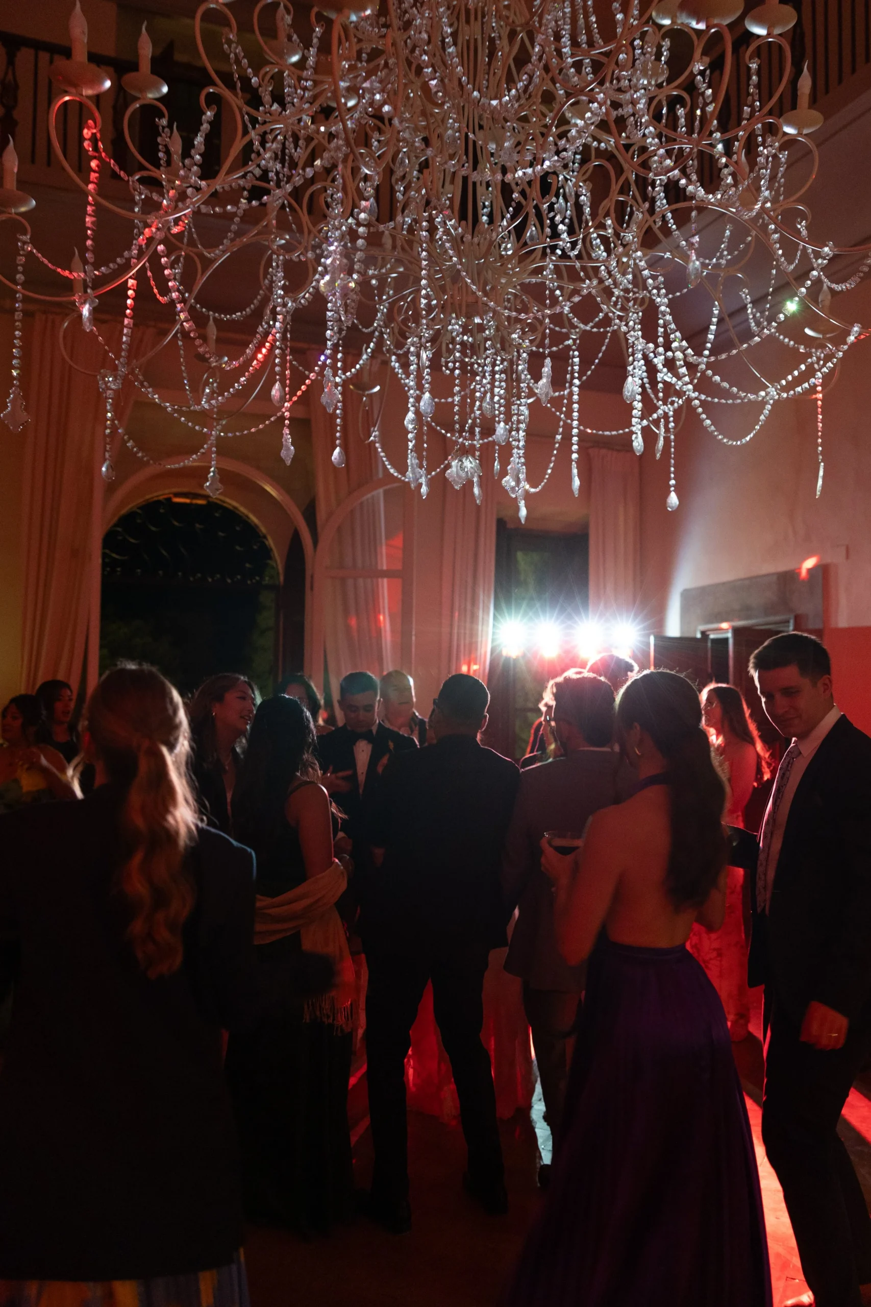 Karina Santos - The Refined Edit — Gói Preset Nhiếp Ảnh Cưới Cổ Điển Sang Trọng Kiểu và Đậm Chất Editorial (xmp/acr) K105X24 4 karina santos the refined presets goi preset mang hoi tho am ap va tam hon lang man cua nag den tu california 9 scaled