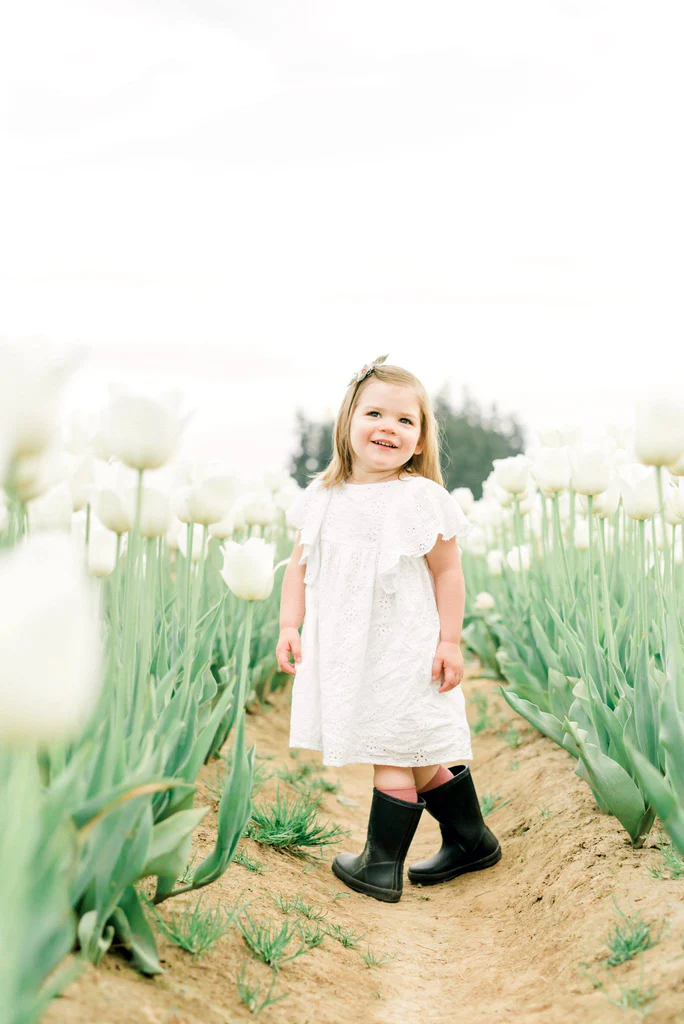 Kindred - Spring Lightroom Preset — Bộ sưu tập Preset Lightroom màu sắc của film tươi tắn chân thực dành cho ảnh chụp mùa Xuân Tết và Nhiếp ảnh cưới (lr) R117V22 4 kindred spring lightroom preset bo suu tap preset lightroom mau sac cua film tuoi tan chan thuc danh cho anh chup mua xuan tet va nhiep anh cuoi 7